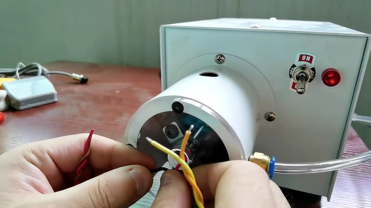 Máy tuốt và xoắn dây lõi tự động – Xử lý đa đường kính, không cần thay lưỡi